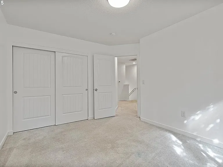 570 NE 55th Ave — Photo 22