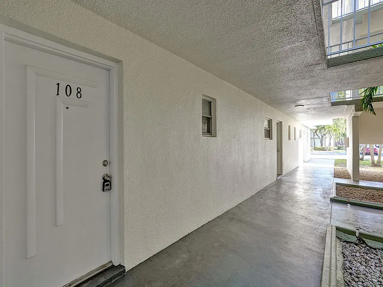 4205 N University Dr #108 — Photo 30
