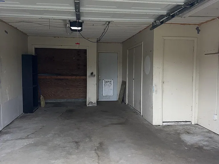 1052 N Lincoln St — Photo 25