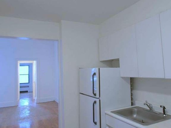 3rd image of 11 E 78th St APT 3C