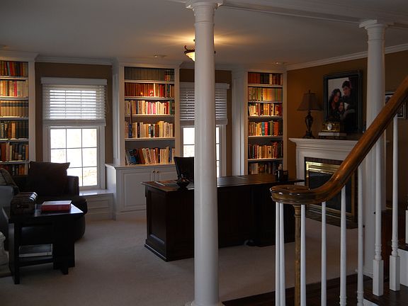 Living rm with built-ins & gas fireplace