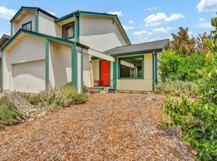 800 Falcon Way, Healdsburg, CA 95448