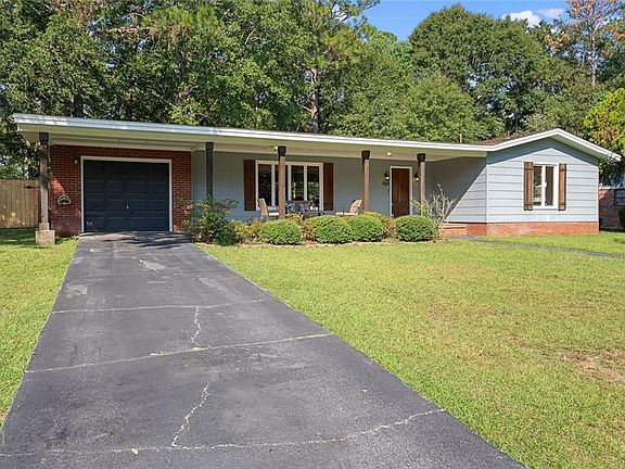 3rd image of 1019 Saint Moritz Dr W