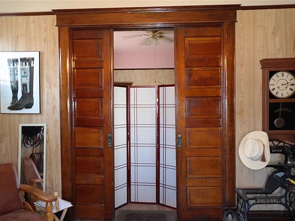 4th image of 1207 E Yandell Dr