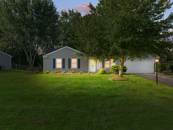 833 Dartmouth Dr, Island Lake, IL 60042