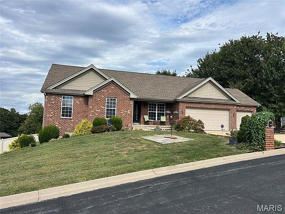 3rd image of 384 Arvel Ln