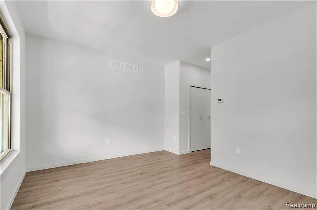 2 bed, 1.5 bath, 817 sqft, $1,750 — Photo 4