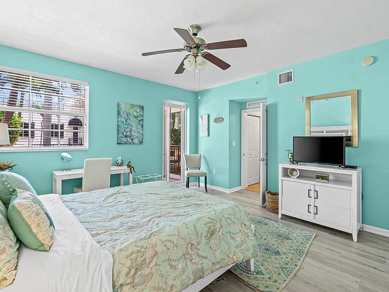 225 NE 1st St #207 — Photo 22