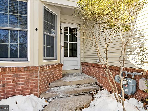 2nd image of 4 Benjamin Rush Ln