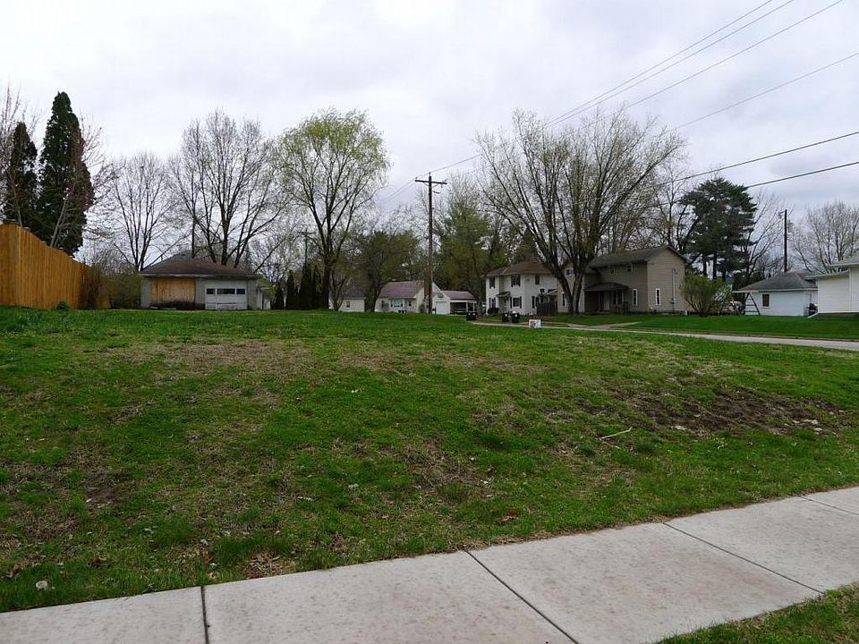 2nd image of 204 Garland St W