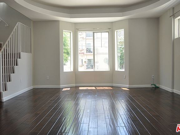 4th image of 10627 Moorpark St APT 2