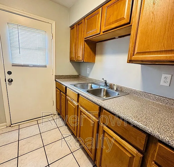 155 Clark Pl — Photo 4