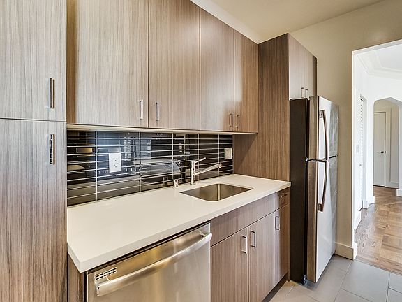 3rd image of 1660 Bay St #105