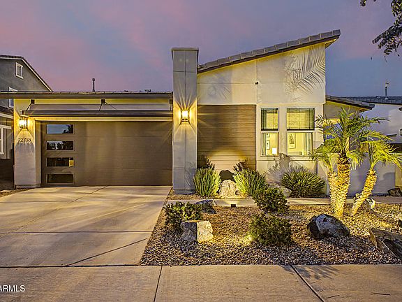 3rd image of 22738 E CALLE LUNA --