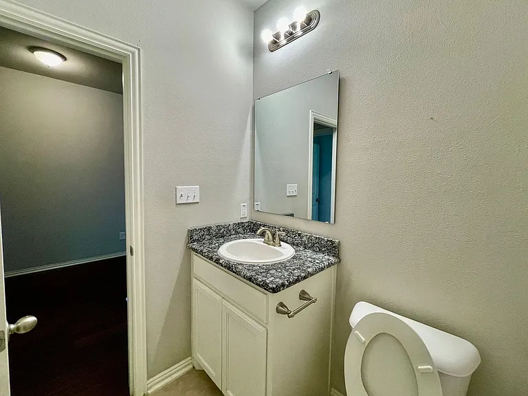 3115 N Hickory St — Photo 14