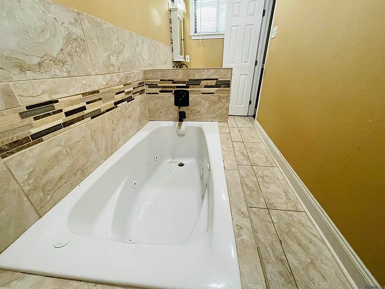 4036 Ridgemont Dr — Photo 48