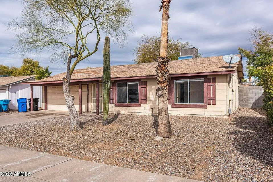 3 bed, 2.0 bath, 1584 sqft, $2,200 — Photo 2