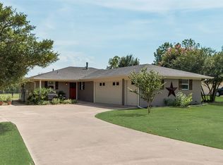 421 Navajo Trl, Lake Kiowa, TX 76240
