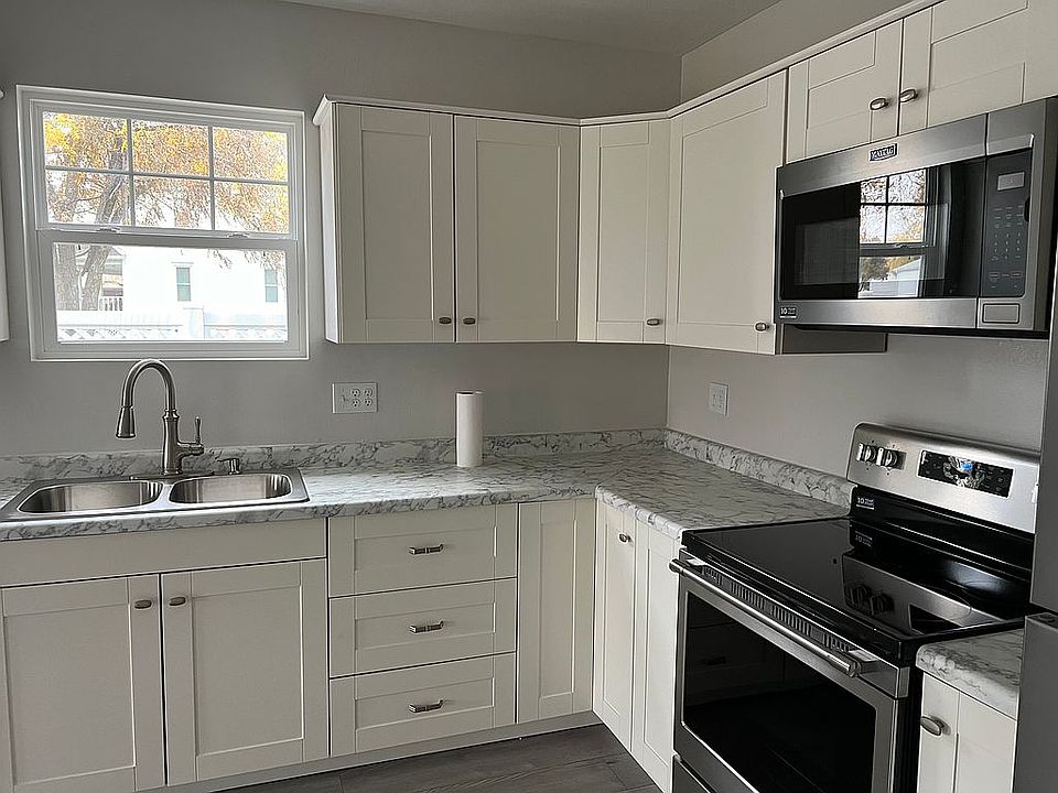 1st image of 305 E Kimball St