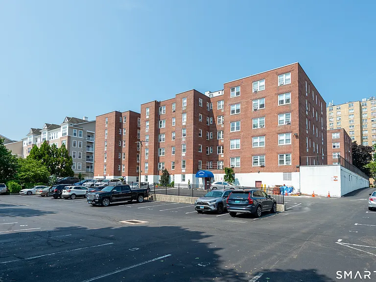 39 Glenbrook Rd #2T — Photo 10