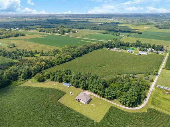 1823 250th St NW, Oxford, IA 52322
