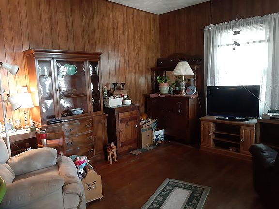 4th image of 711 N Ash St