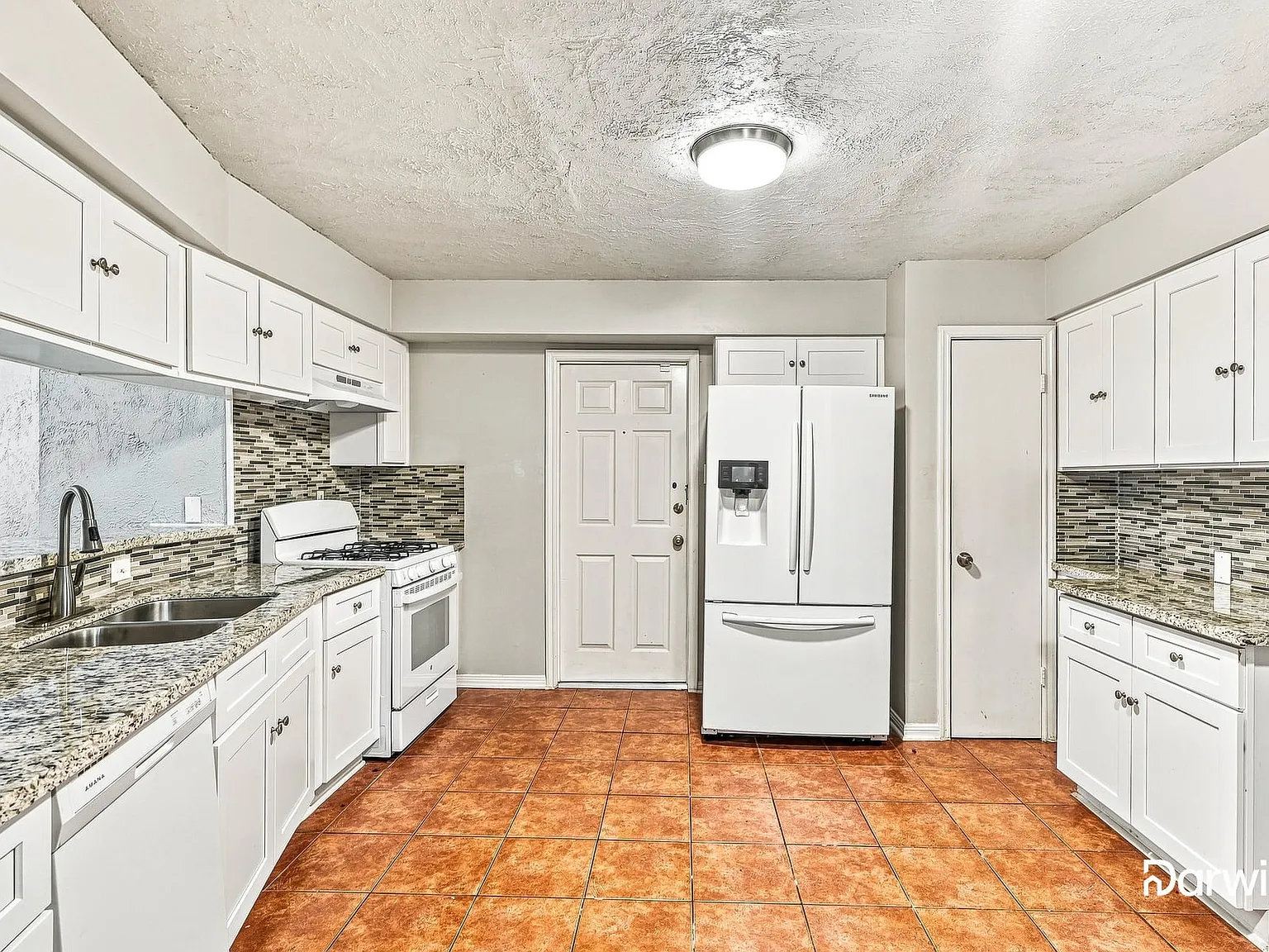 4 bed, 2.0 bath, 1795 sqft, $2,220 — Photo 3