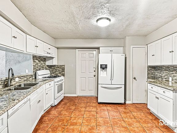 3rd image of 2005 Yorktown Ct S