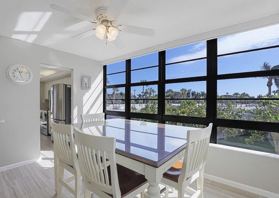 1st image of 440 Seaview Ct APT 1710