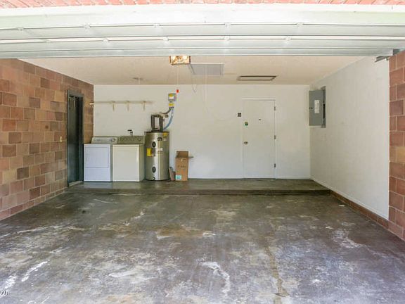 3rd image of 1003 Calle Grande St