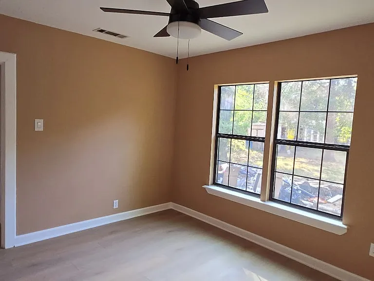 1119 Commerce Dr — Photo 4