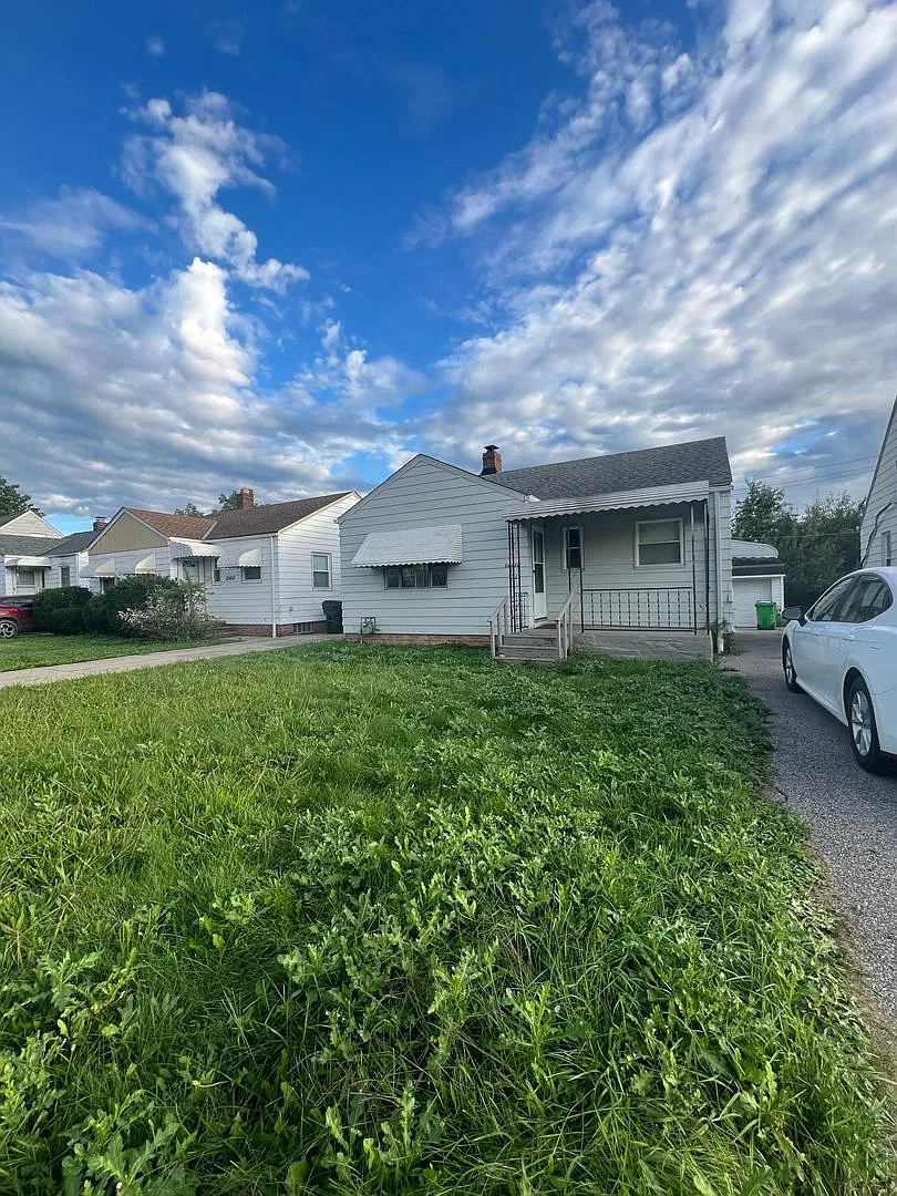Charming 2-Bedroom Single-Family Home in Garfield Heights! — Photo 3