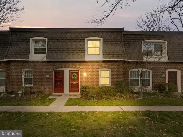 8138 Carrleigh Pkwy #124, Springfield, VA 22152