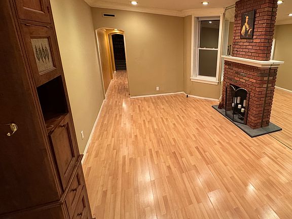 3rd image of 415 W 46th St APT 1B