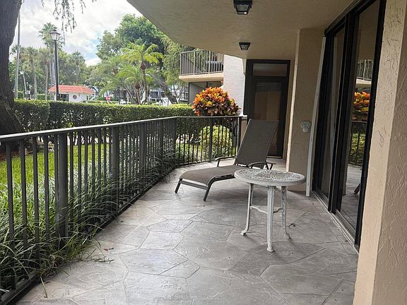 5th image of 859 Jeffery St #1030