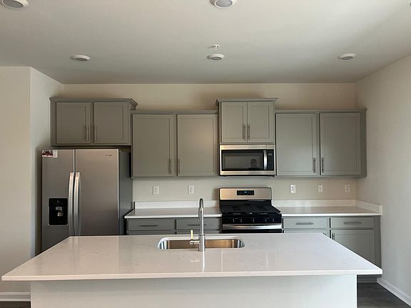 5th image of 703 Compass Way