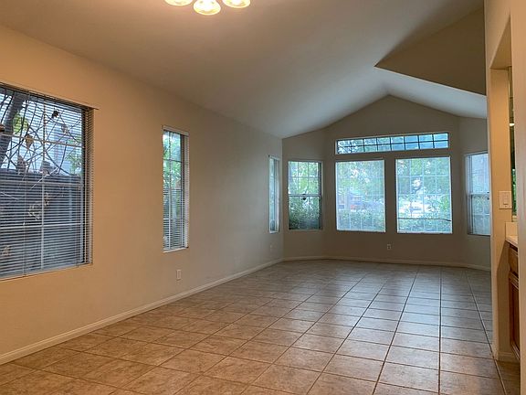 4th image of 39567 Willowbend Dr
