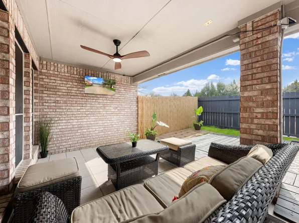 4835 Crown Dr, Grand Prairie, TX 75052