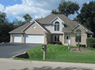 2424 Cairnwell Dr, Belvidere, IL 61008