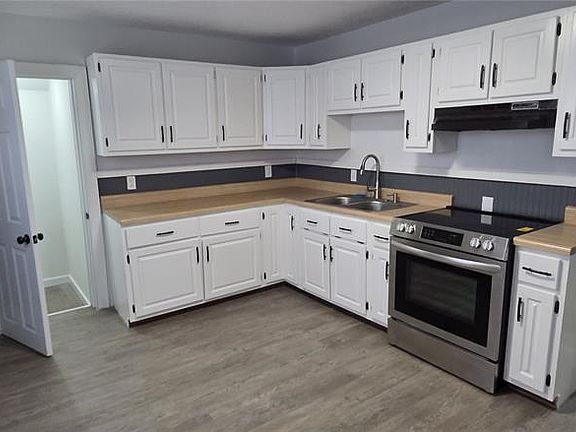 3rd image of 414 Henry St