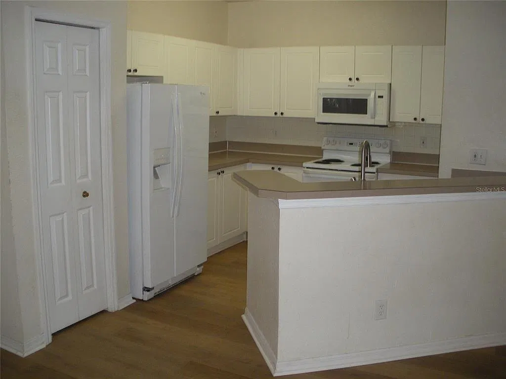 3 bed, 2.0 bath, 1376 sqft, $1,895 — Photo 4