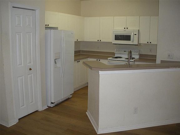 4th image of 5160 Northridge Rd Unit 201