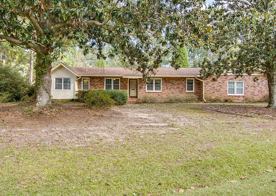1st image of 401 Dogwood Cir