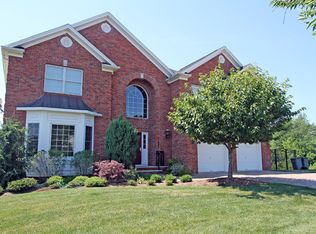 90 Edgemere Rd, Livingston, NJ 07039