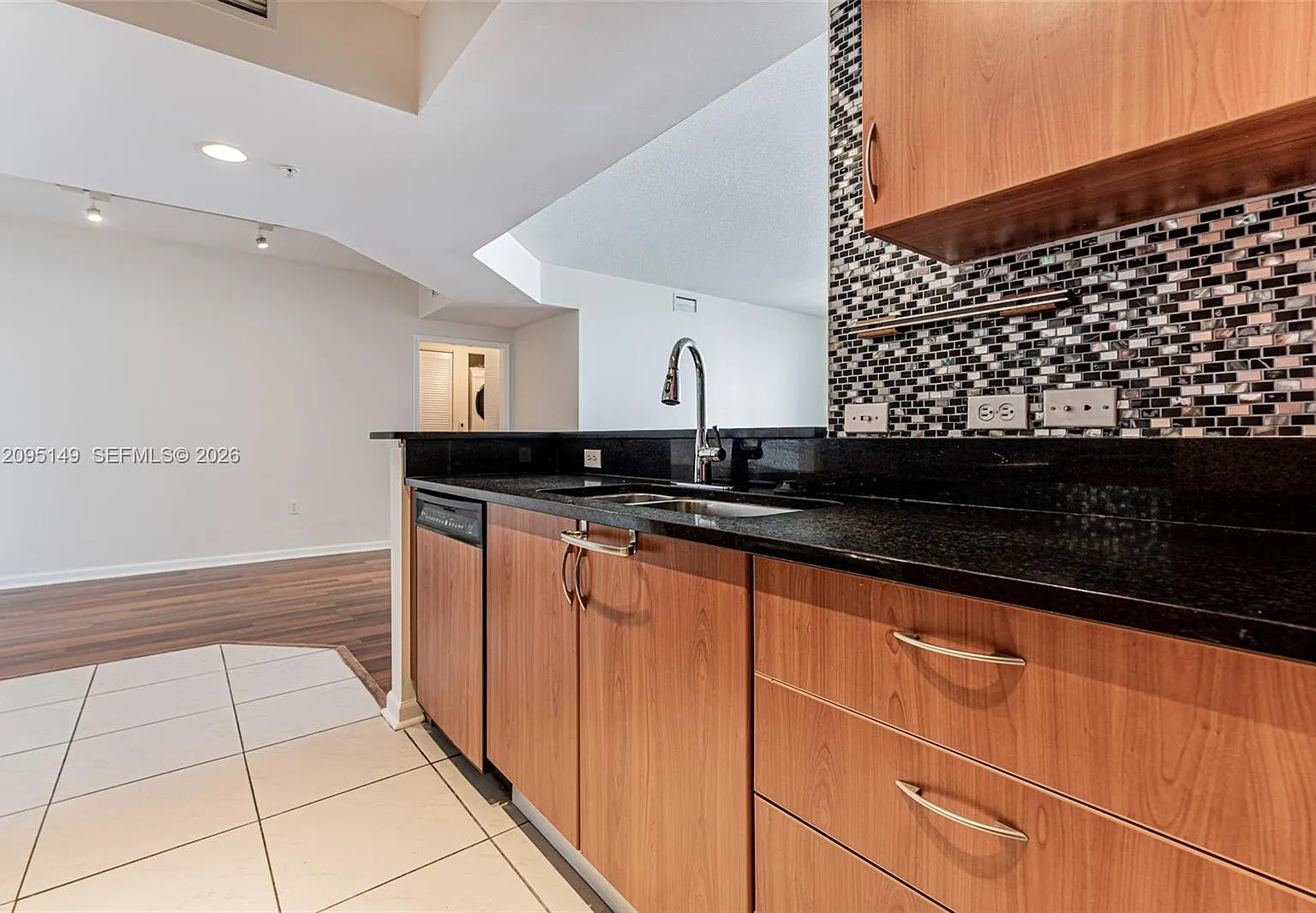 Venture At Aventura West — Photo 4
