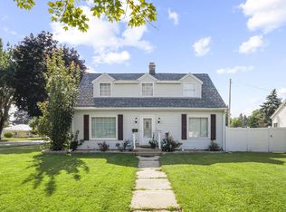 802 Mac Arthur Dr, Beaver Dam, WI 53916