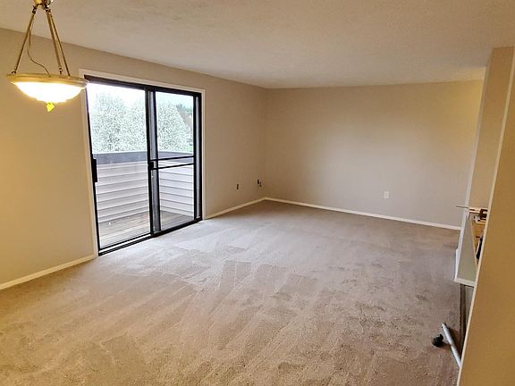 Dining area/living room