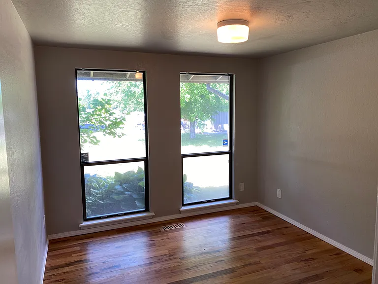 1617 Valley West Ave — Photo 17