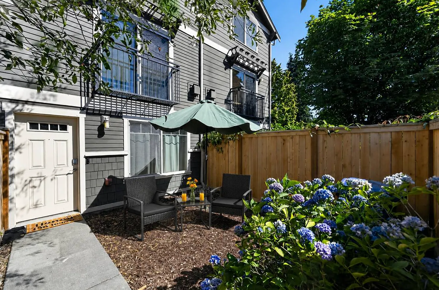 3 bed, 1300 sqft, $5,000 — Photo 1