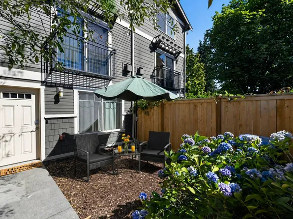 9237 17th Ave SW #3, Seattle, WA 98106